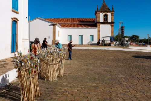 Tochas artesanais à venda para a Procissão do Fogaréu - centro histórico