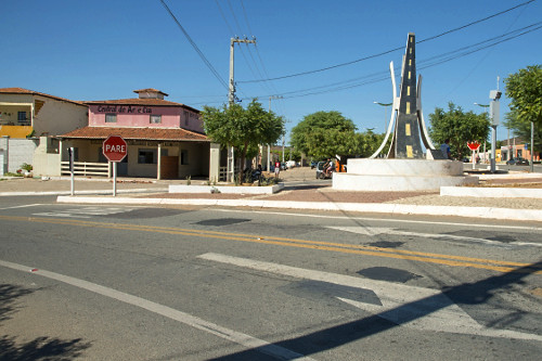 Entrocamento entre CE-153 Rodovia Padre Cícero com BR-116 Rodovia Santos Dumont na entrada da cidade - 
