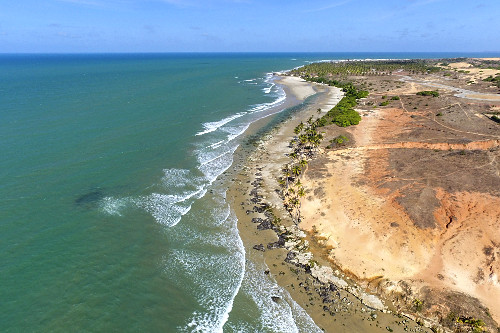 Vista de drone da praia de Lagoinha - 