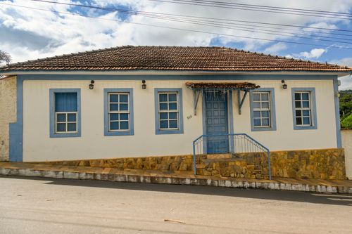 Fachada de casa antiga no centro da cidade