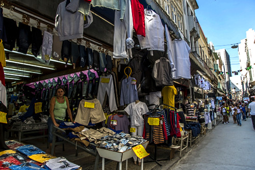Loja de roupas na Rua da Alfândega - região da SAARA - associação de comerciantes criada em 1962 - centro 