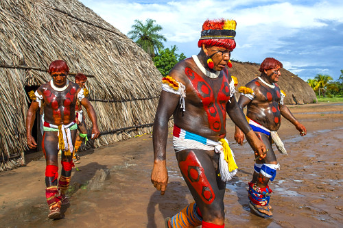 oca-em-constru-o-na-aldeia-kamayura-parque-ind-gena-do-xingu