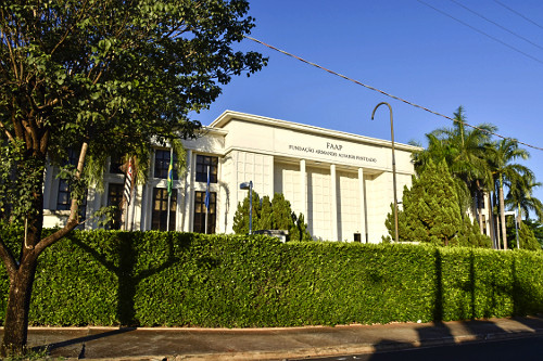 Edifício Vila Penteado - atual departamento de pós-graduação da FAU ...