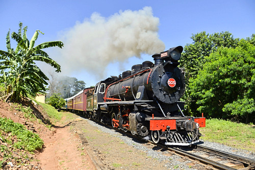 LOCOページ Locomotivas GE U20C 2616 e 2676 da Rumo Logística passando pela