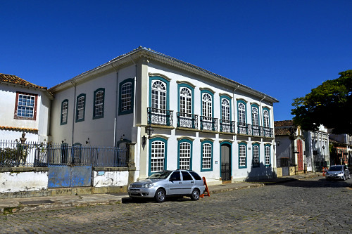 Arte sacra - Santo São José de Botas - peça oca em exposição no Museu  Histórico da cidade no Parque da Cidade | Pulsar Imagens | Banco imagens do  Brasil