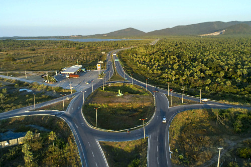 Vista de drone do entroncamento da rodovia CE-085 e CE-421 - 